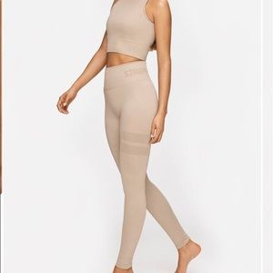 STRONGER Embrace seamless high waist tights